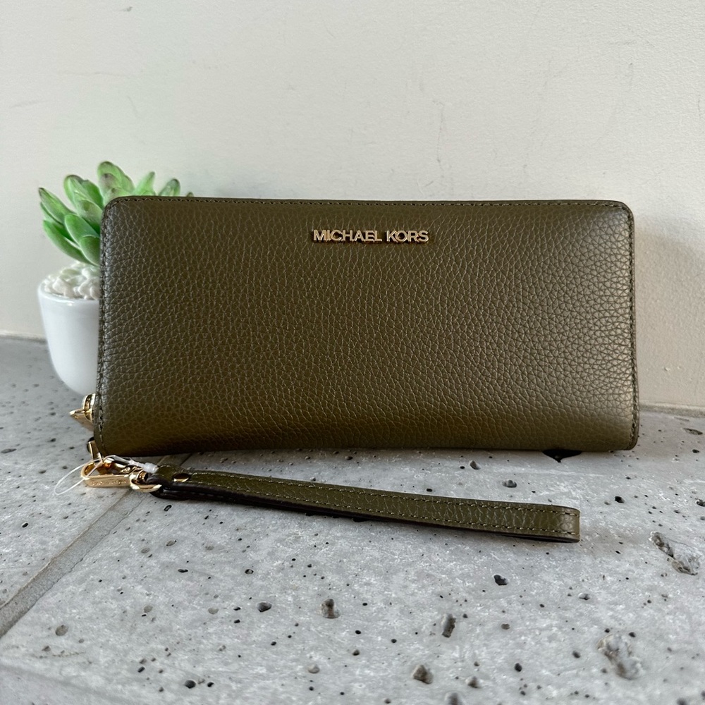NWT MICHAEL KORS Large Continental Wallet
